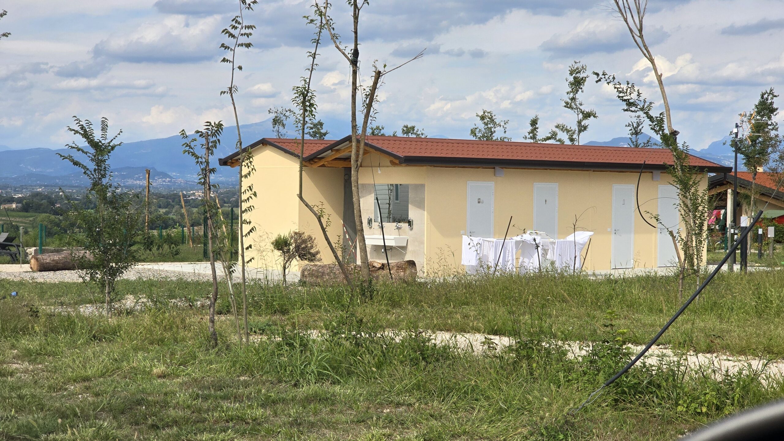 Servizi-igienici-ospiti-all'aperto